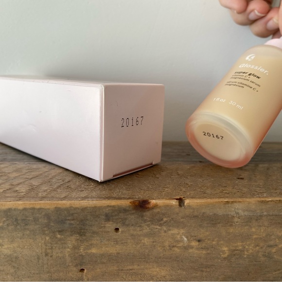 NIB NWT Glossier Super Glow Vitamin c + magnesium serum - Picture 12 of 12